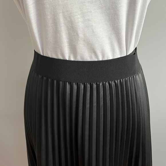 Pleated skirt Black Faux Leather Size 1X Joe Fresh - Picture 2 of 5